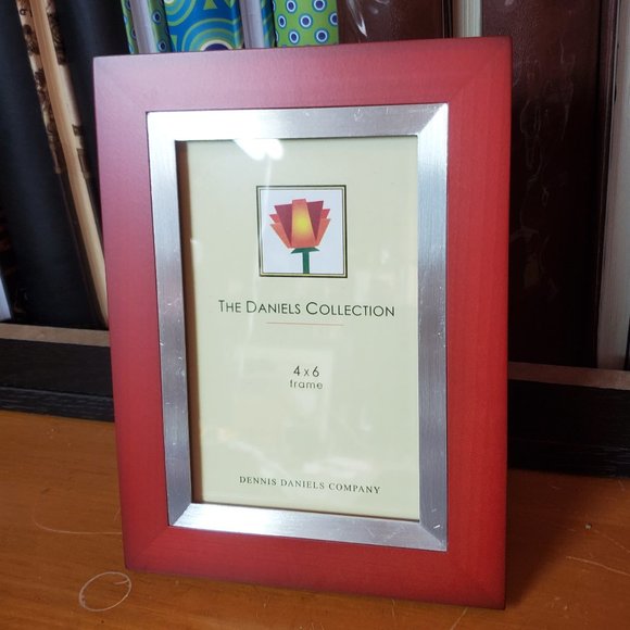 Dennis Daniels Red Carmine 4x 6" Wood Photo Frame & Silvertone inlay W4704R, NWT - Picture 3 of 6